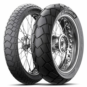 MICHELIN KOMPLET GUMA (CAI761155/25) 120/70R17 ANAKEE ADVENTURE 2 58V M/C TL/TT PREDNJA DOT 2025 + (CAI906079/25) 180/55R17 ANAKEE ADVENTURE 2 73V M/C TL/TT ZADNJA DOT 2025 + POWERBANK