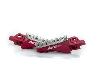 ACCEL PAPUČICE HONDA CRF 250/450R,X '04-'17,CRF150R '07-'16,CR125/250 '02-'07,ALUMINIUM 7075,BOJA CRVENA,REGULISANA ŠIRINA