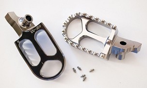 JR RASPRODAJA PAPUČICE PEGI ALUMINIJUMSKE SUZUKI RMZ 250 '07-'09, RMZ 450 '05-'07 BOJA SIVA (2KOM.)