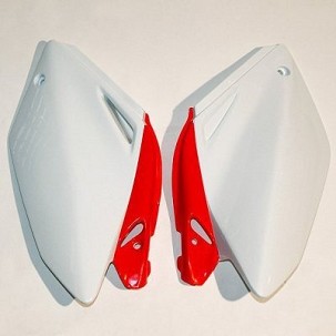 UFO ZADNJE BOČNE PLASTIKE HONDA CRF 250R '04-'05 BOJA OEM (BELA/CRVENA)