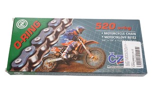 CZ LANAC POGONSKI 520 RDO (114 KARIKA) O-RING ZA 450 CCM (33,8 KN) (SA OTWORAMI IZBACUJUĆIM BLATO) + SPOJNICA