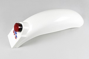 UFO BLATOBRAN ZADNJI UNIVERZALNI SA SVETLOM KTM '75-'76, GORI '74-'76, BETA '76-'78 BOJA BELA