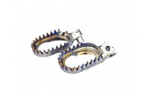 SCAR RACING PAPUČICE PEGI TITANSKE ANTI-MUD (PROTIVBLATNE) KTM 85 SX '25, 125 - 300 SX '23-'25, 250 - 450 SXF '23-'25, HUSQVARNA 125 - 250 TC '23-'25, 250 - 450 FC '23-'25, TX 300 '23-'25, 350 / 450 FX '23-'25, GAS GAS '23-'25