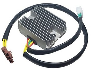 DZE REGULATOR NAPIECIA APRILIA ATLANTIC/SCARABEO 125/250/400/500 '05-'08; PIAGGIO MP3/X7/X8/X9 '05-'11 (OEM AP8127809) (OEM 58086R) (SH689-DB, SH689-JB)