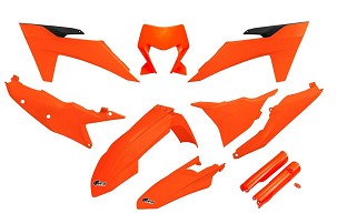UFO KOMPLET PLASTIKE (FULL KIT) SA ŠTITNICIMA TELESKOPA (AMORTIZERA) KTM EXC 150 / 250 / 300 TBI '24-'25, EXC-F 250 / 350 / 450 / 500 '24-'25 BOJA NARANDŽASTA FLUO