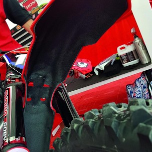 BLACKBIRD FOLIJAA ZAŠTITA OD BLATA HONDA CRF 250 '22-'23, CRF 450 '21-'23