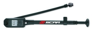 SCAR RACING PUMPA ZA VEŠANJA SA SA DISPLEJEM ELEKTRONICZNYM BOJA CRNA