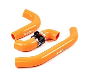 X-GRIP SILIKONSKA CREVA HLADNJAKA KTM 250-300,EXC TBI,XC-W TBI '24-, SX,XC '23-, HUSQVARNA 250-300,TE '24-, TC,TX,23-, GASGAS 250-300,EC,MC,EX '24- BOJA NARANDŽASTA