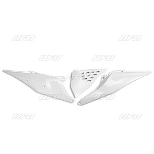 UFO ZADNJE BOČNE PLASTIKE KTM SX/SXF(SX-F) 125/150/250/350/450 '19-'22, EXC 125 '20-'21, EXC/EXCF(EXC-F) 150/250/300/350/450/500 TPI '20-2023 SA POKLOPCEM FILTRA VAZDUHA I OTWORAMI VENTILACYJNYMI BOJA BELA