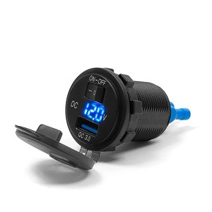 BIKETEC MOTOCIKLISTIČKA USB UTIČNICA QUICK CHARGE SA VOLTMETROM I PREKIDAČEM MONTAŽA NA RAVNU POVRŠINU (VETROBRAN, KOFER) ILI NA VOLAN - POTREBAN ADAPTER BTMUS28 (EL)