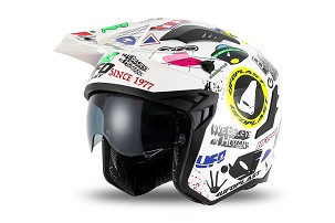 UFO KACIGA SHERATAN JET / TRIAL SA VIZIROM ZAŠTITNI OD SUNCA BOJA BELA / MIX APLIKACJI UFO VELIČINA M ( ECE 22R06 ) - KOLEKCJA 2025/2026