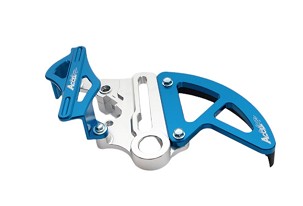 ACCEL ŠTITNIK KLIJEŠTA I DISKA KOČIONE ZADNJI, KTM SX/SXF/EXC/EXCF '13-'22, HUSQVARNA TC/FC '15-'22 (OSOVINA 25 MM), BOJA PLAVA