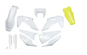 UFO KOMPLET PLASTIKE (FULL KIT) SA ŠTITNICIMA TELESKOPA (AMORTIZERA) HUSQVARNA TX / TE 125 / 150 / 250 / 300 '20-'22, FE 250 / 350 / 450 / 501 '20-'23 BOJA OEM BELA + ŽUTA BLATOBRAN ZADNJI