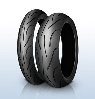 MICHELIN KOMPLET GUMA (CAI461948/26) 120/70ZR17 PILOT POWER 2CT (58W) TL M/C PREDNJA DOT 2026 + (CAI091745/26) 190/50ZR17 PILOT POWER 2CT (73W) TL M/C ZADNJA DOT 2026 + BEŽIČNI PUNJAČ