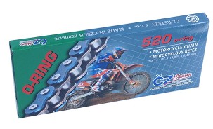 CZ LANAC POGONSKI 520 RDO (112 KARIKA) O-RING ZA 450 CCM (33,8 KN) (SA OTWORAMI IZBACUJUĆIM BLATO) + ZAKIVAK