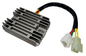 DZE REGULATOR NAPONA DUCATI 748 '97-'99; 916 '97-'98; LAVERDA 668 '96-'15; 750 '97-'01; MOTO GUZZI 750 BREVA '03-'10; 750 NEVADA '04-'10; CALIFORNIA 1100 '03-'10; V11 1100 '03-'11; CORSA 1200 '04-'11 (OEM 32703810) MOSFET (35A)