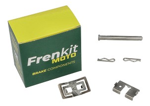 FRENKIT MOTO 2026/05 KOMPLET PLOČICA ZA FIKSIRANJE, KLINOVA I OSIGURAČA KOČIONE ČELJUSTI BREMBO PREDNJA BMW G 450 X '07-'10