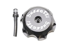 BUZZETTI ČEP SIPANJA GORIVA YAMAHA 67MM (SADRŽI ODZRAČNIK ČEPA GORIVA) BOJA CRNA